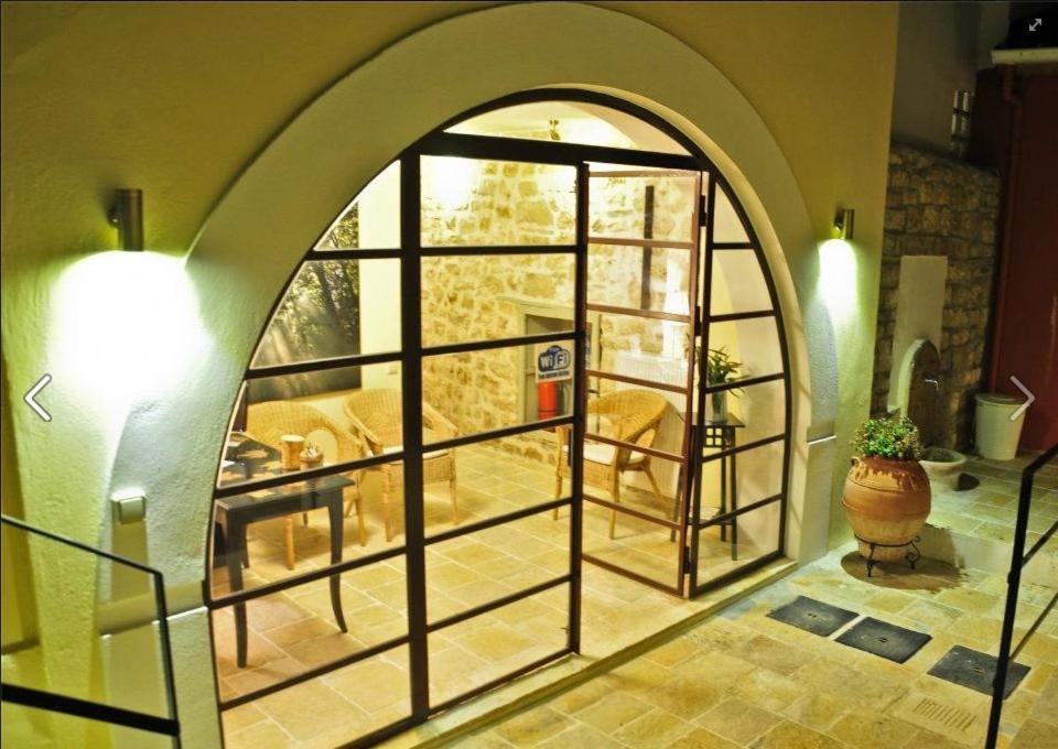 فندق Platanos In The Castle يانينة المظهر الخارجي الصورة